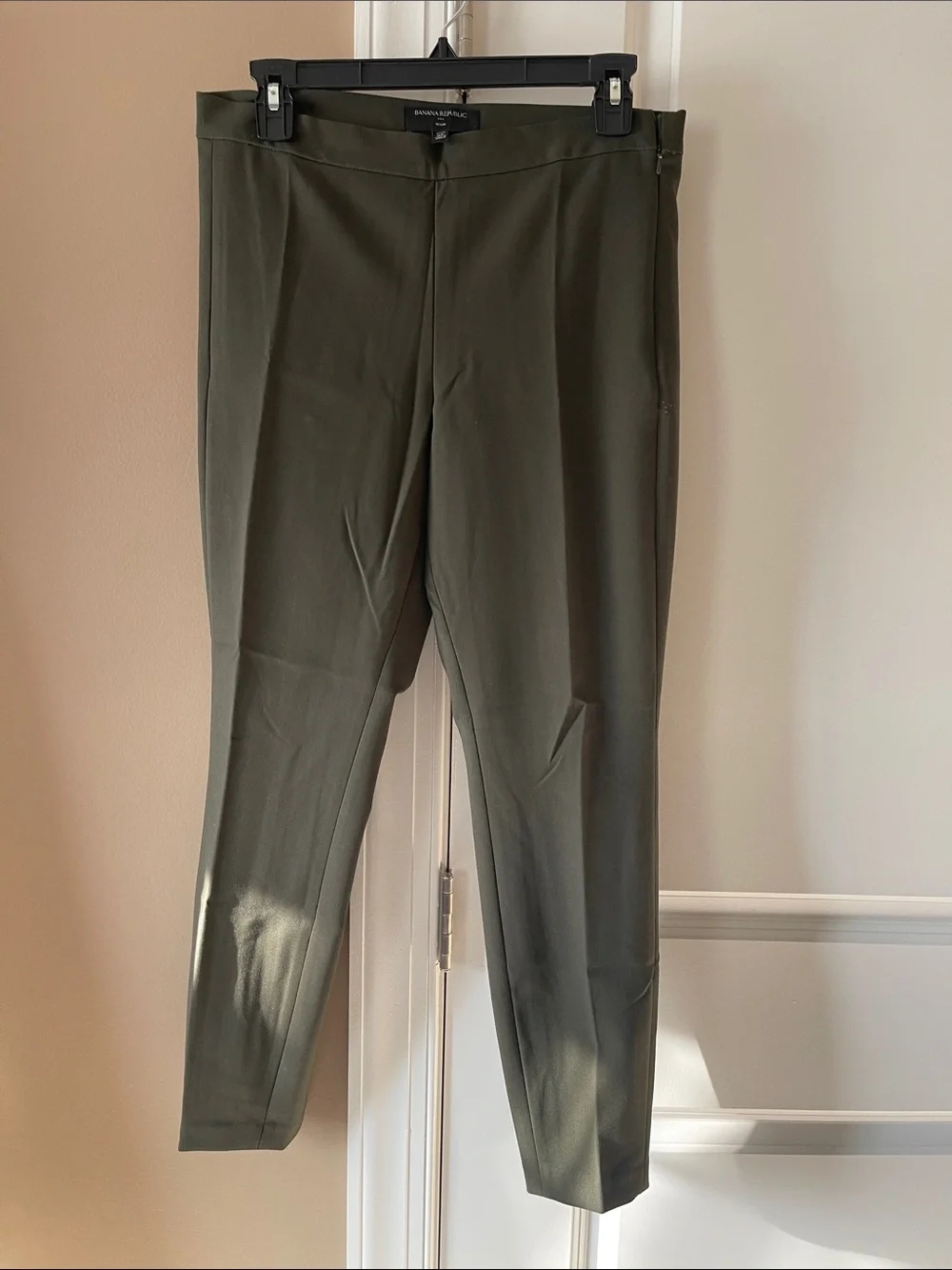 Banana Republic Men’s Olive Chinos